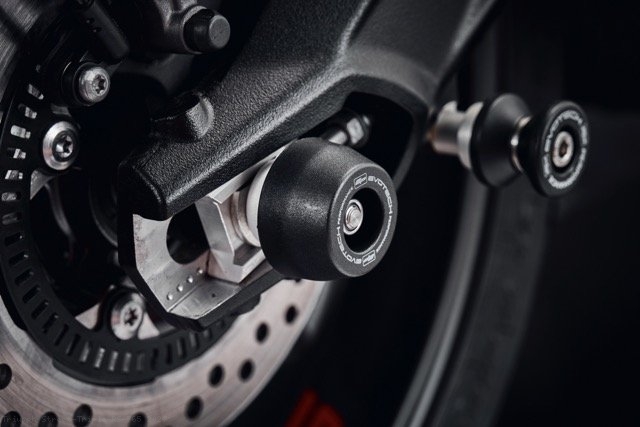 Rear Axle Sliders by Evotech Performance Triumph / Street Triple